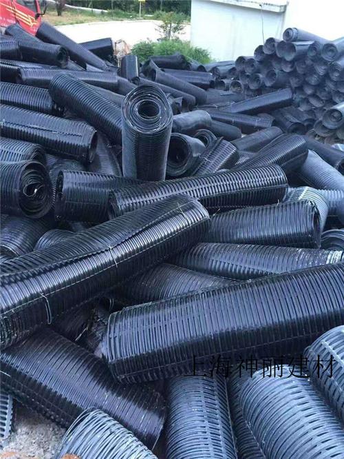 土工格栅全解析 双向、单向与三向格栅的区别与应用